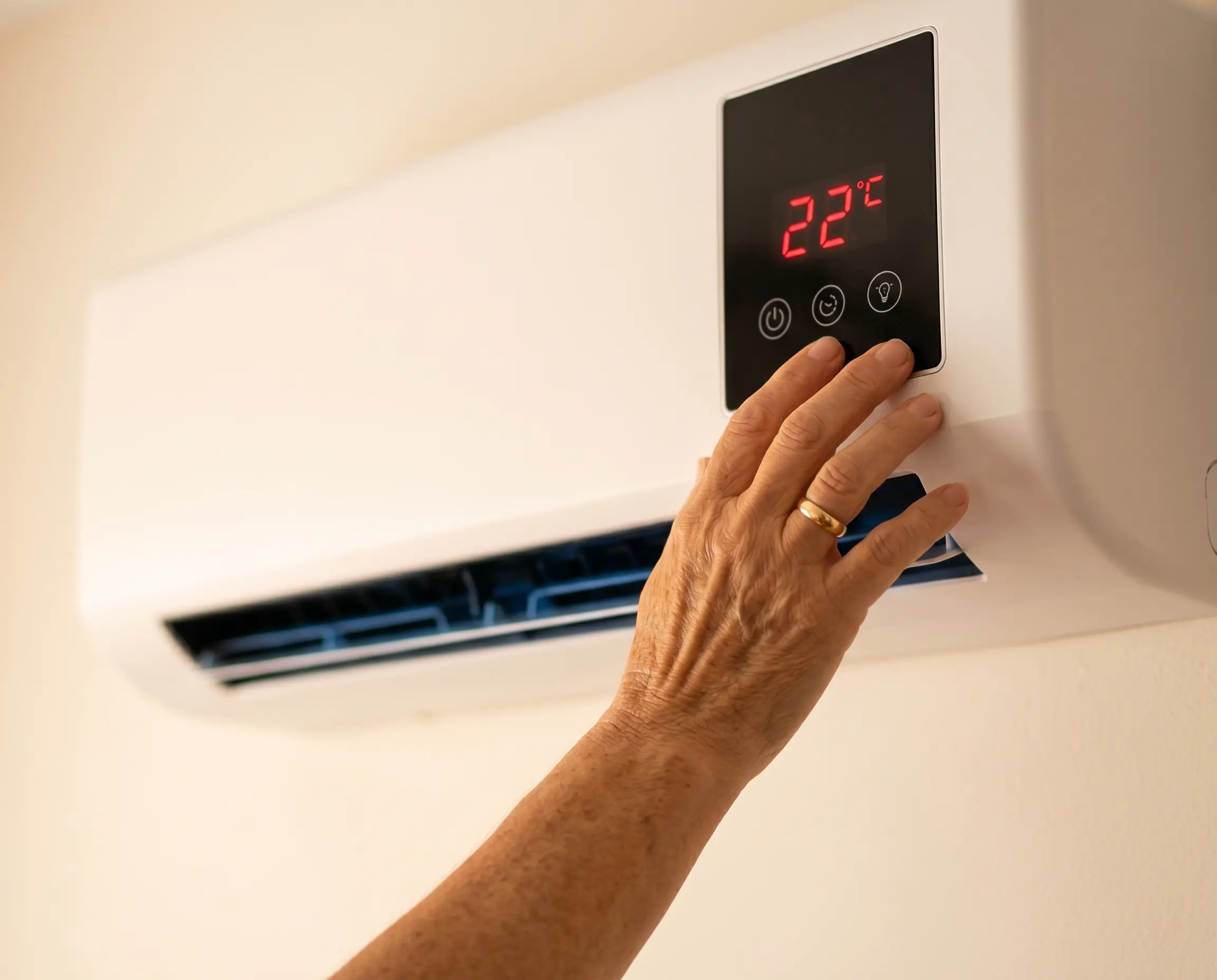 Coolizi touch display showing 22 degrees